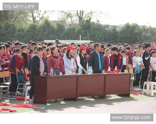 足球明星齐聚一堂共唱中国心传递团结与热爱之情