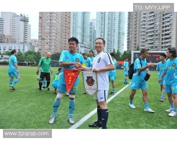 全球足球巨星齐聚悼念东航遇难者传递温暖与希望