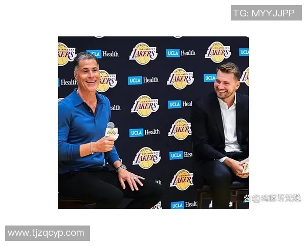 东契奇与足球明星同框合影展现跨界魅力引发球迷热议